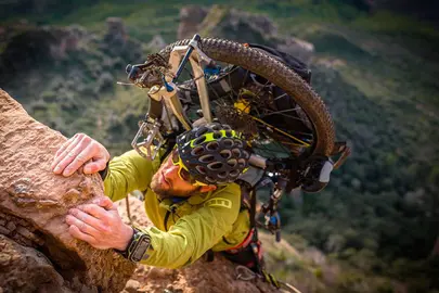 david-cachon-nido-buitre-enduro-escalada-aventura-mountain-bike-riglos-pirineos-all-mountain