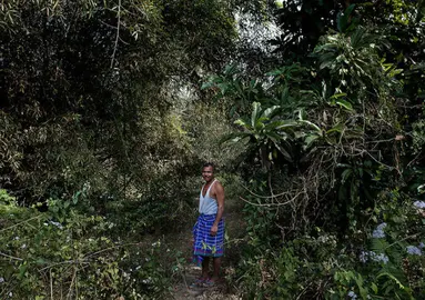 mulai-in-the-midst-of-his-single-handed-reforestation-mulai-circondato-dalla-foresta-piantata-con-le-sue-mani-2-810x571
