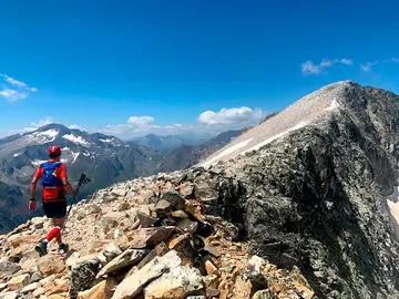 7_Llegando-a-la-cumbre-del-Perdiguero-con-el-Posets-al-fondo