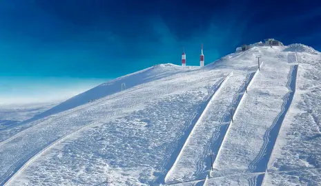 Estacion-de-esqui-y-snowborad-puerto-navacerrada-fondo-pistas_opt