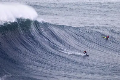maya-gabeira-tudor-nazare-tow-surfing-challenge-red-bull_opt