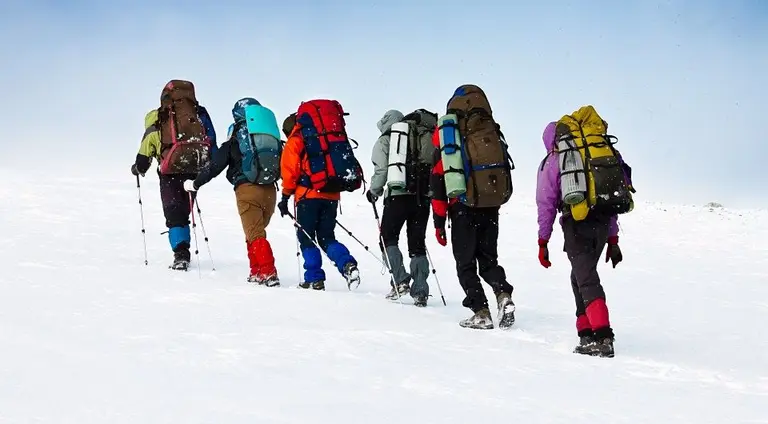 mochila-seguridad-monta&ntilde;a_opt