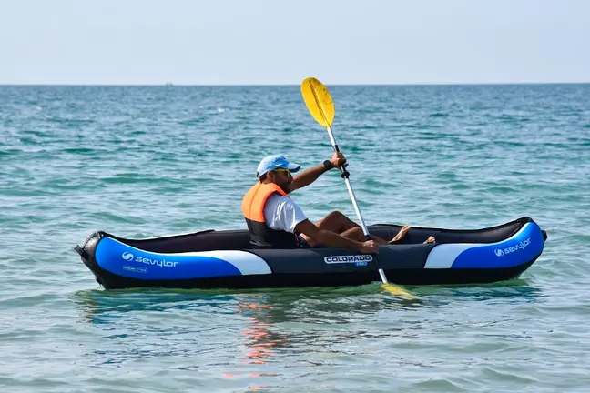 kayak-hinchable-pixabay