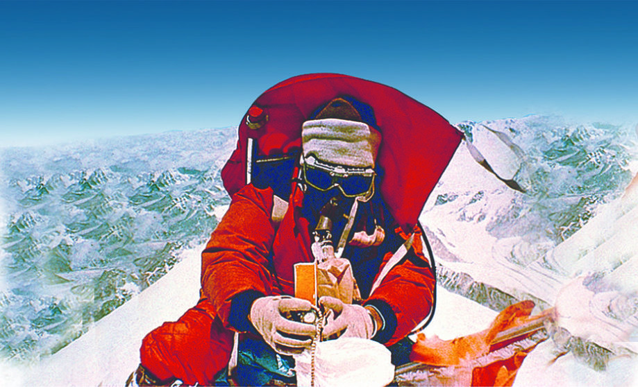 Major_Ahluwalia_at_Mount_Everest_Licencia CC