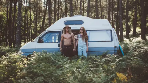 8_VW-camper-van-couple-traveling