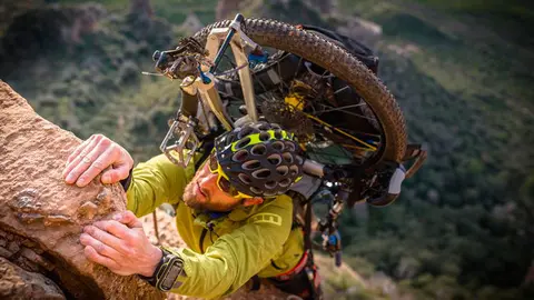 david-cachon-nido-buitre-enduro-escalada-aventura-mountain-bike-riglos-pirineos-all-mountain