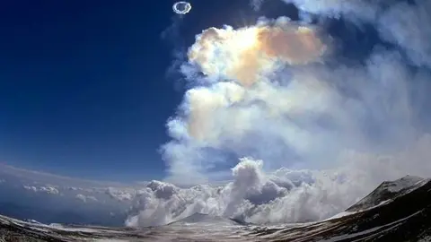 curioso-fenomeno-anillos-humo-volcanes-2