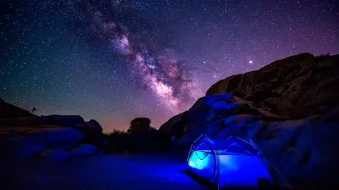 acampamos-bajo-las-estrellas-increibles-fotografias-aventuras-cielo-abierto-18