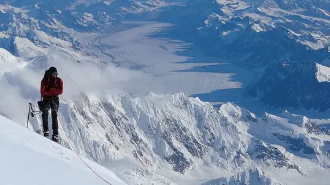 mountain-climber-899052_1280_opt
