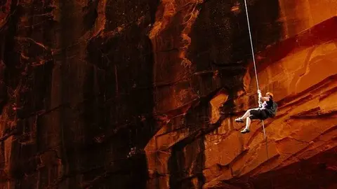 escalada-rapel-cuerda-monta&ntilde;a-barranco-pixabay-1