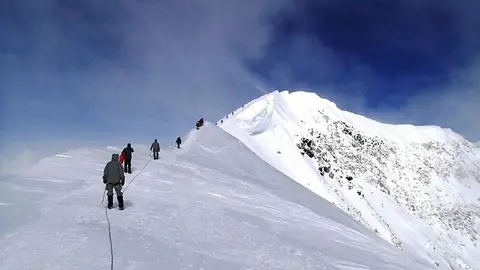 responsabilidad-monta&ntilde;a-cordada-alpinismo-pixabay-1