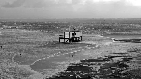tormenta-playa-piqsels-2