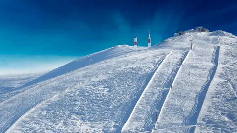 Estacion-de-esqui-y-snowborad-puerto-navacerrada-fondo-pistas_opt