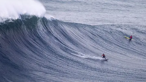 maya-gabeira-tudor-nazare-tow-surfing-challenge-red-bull_opt