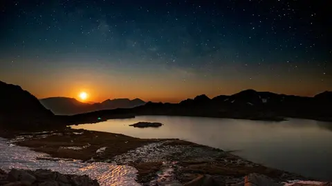 8_Salida de Luna y V&iacute;a L&aacute;ctea (1)