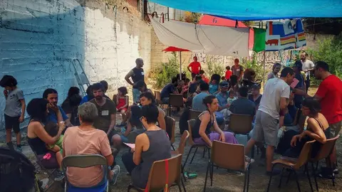 Entrepatios Las Carolinas reuni&oacute;n en el solar