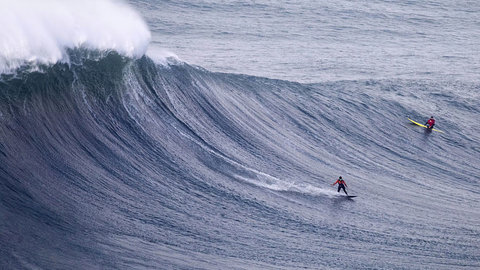 Olas de más de 15 metros para los ganadores del campeonato de olas gigantes de Nazaré