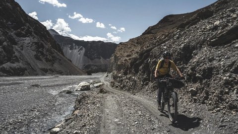 Pakistán en bicicleta con Malala y Alba Xandri