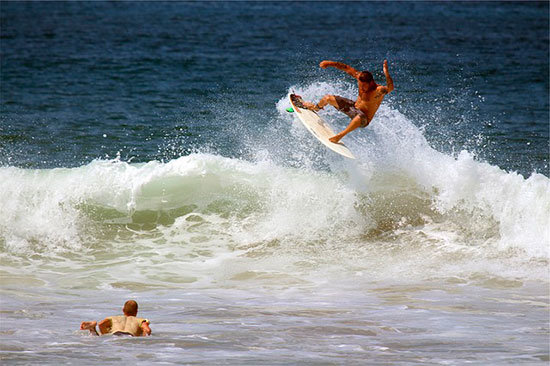 surfing-691675_640
