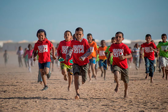 Carrera-de-niños-en-el-Sahara-Marathon_©Carrascosa