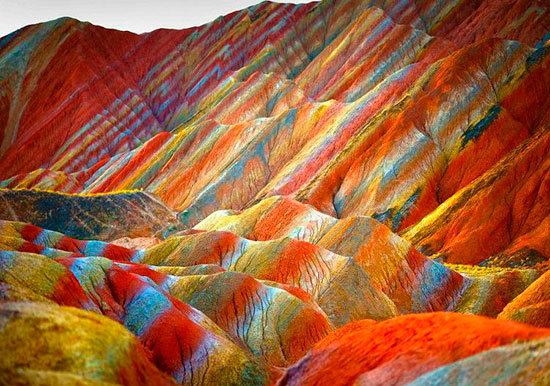 Montañas-mil-colores-China-Peru
