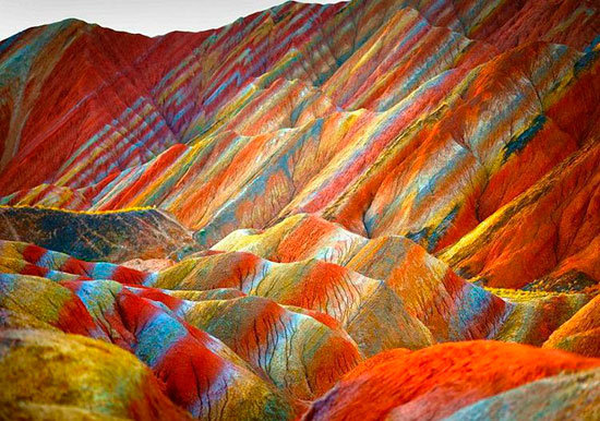 Montañas-mil-colores-China-Peru