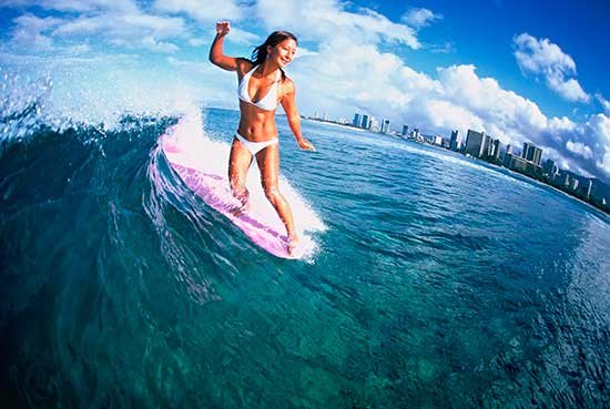 mujeres-que-han-marcado-la-historia-del-surf-2