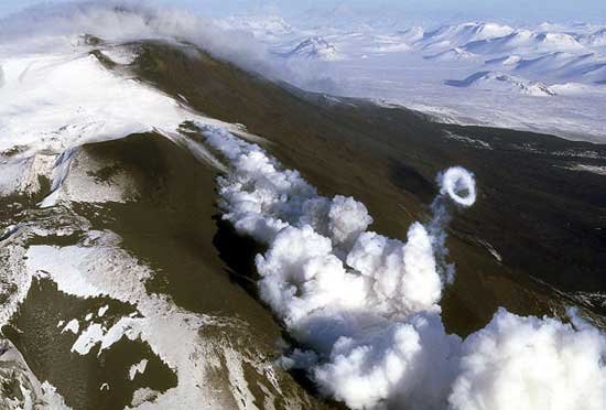 curioso-fenomeno-anillos-humo-volcanes-7