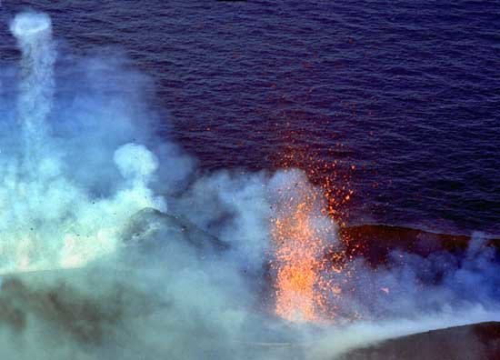 curioso-fenomeno-anillos-humo-volcanes-5
