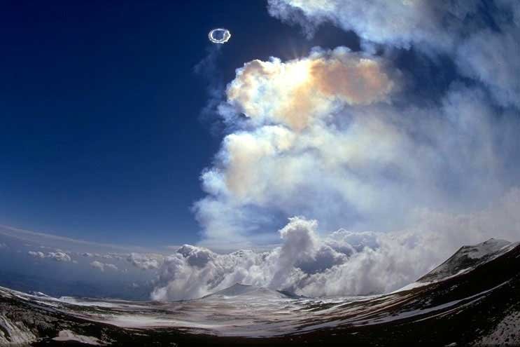 curioso-fenomeno-anillos-humo-volcanes-2