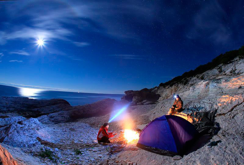 acampamos-bajo-las-estrellas-increibles-fotografias-aventuras-cielo-abierto-1