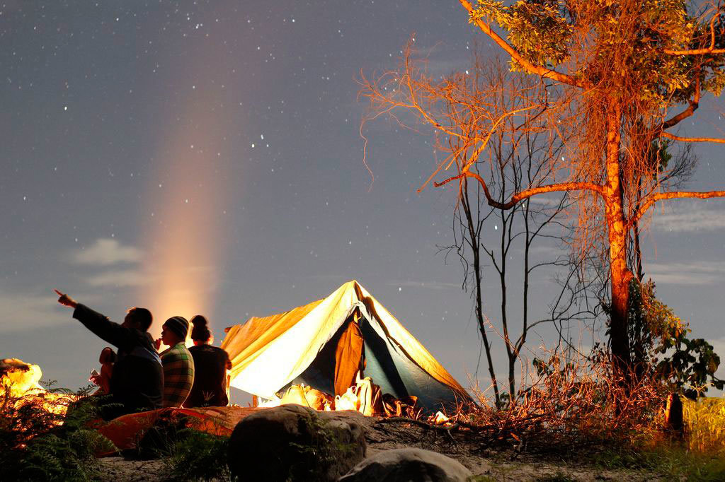 acampamos-bajo-las-estrellas-increibles-fotografias-aventuras-cielo-abierto-3