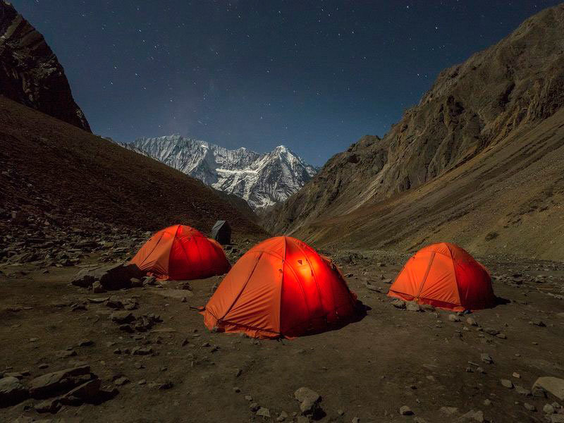 acampamos-bajo-las-estrellas-increibles-fotografias-aventuras-cielo-abierto-9