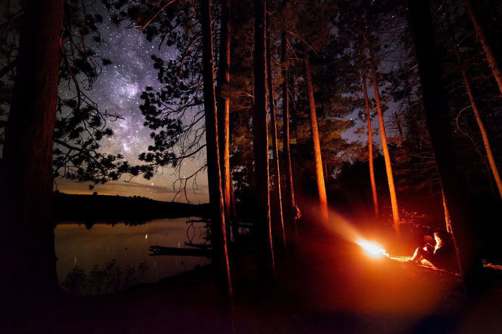 acampamos-bajo-las-estrellas-increibles-fotografias-aventuras-cielo-abierto-16