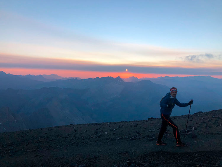 9_Amanecer-llegando-a-la-cumbre-del-Perdido