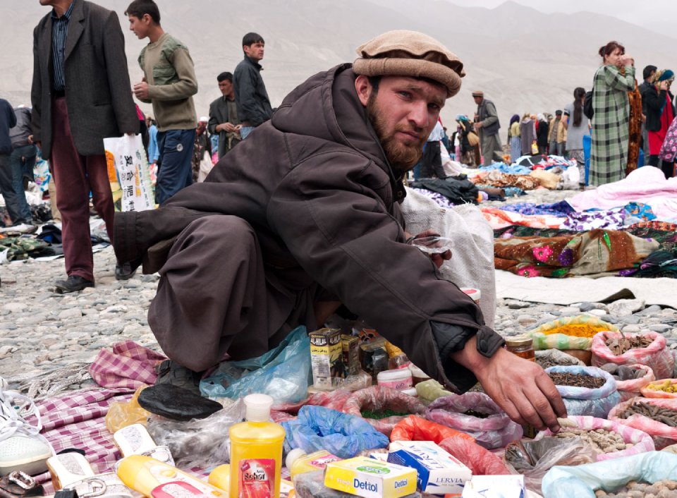 (Tajikistán) 108 Bazar, tierra de nadie, Tajikistán - Afganistán