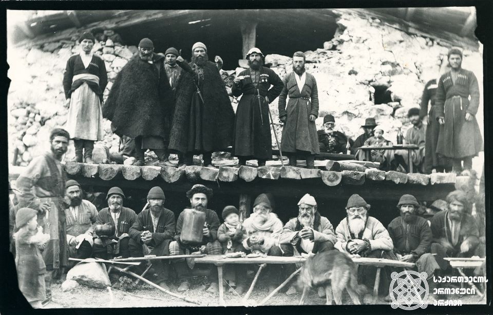 vittorio_sella_1890-bechos doyens gathered on funeral reception